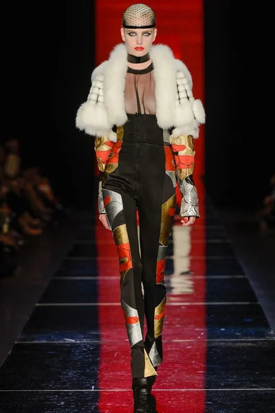 Look 37
